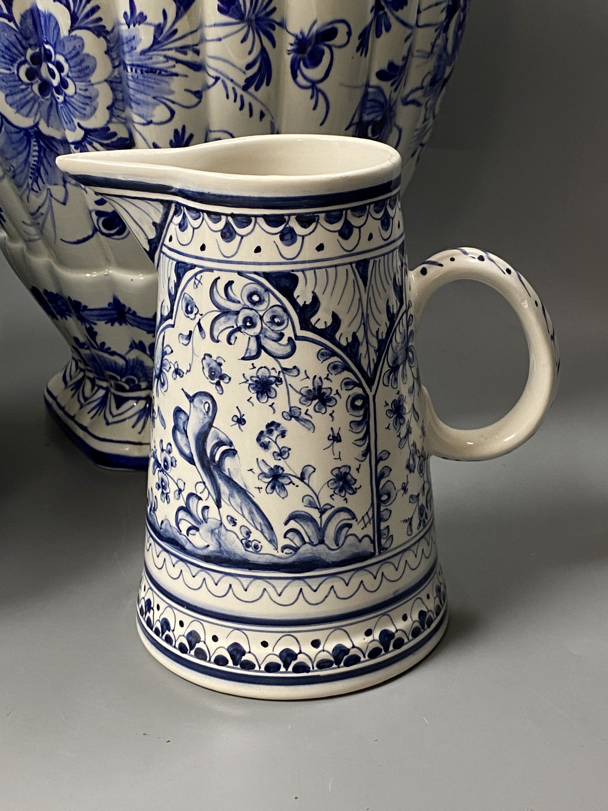 Three pieces of blue and white porcelain, one a.f.